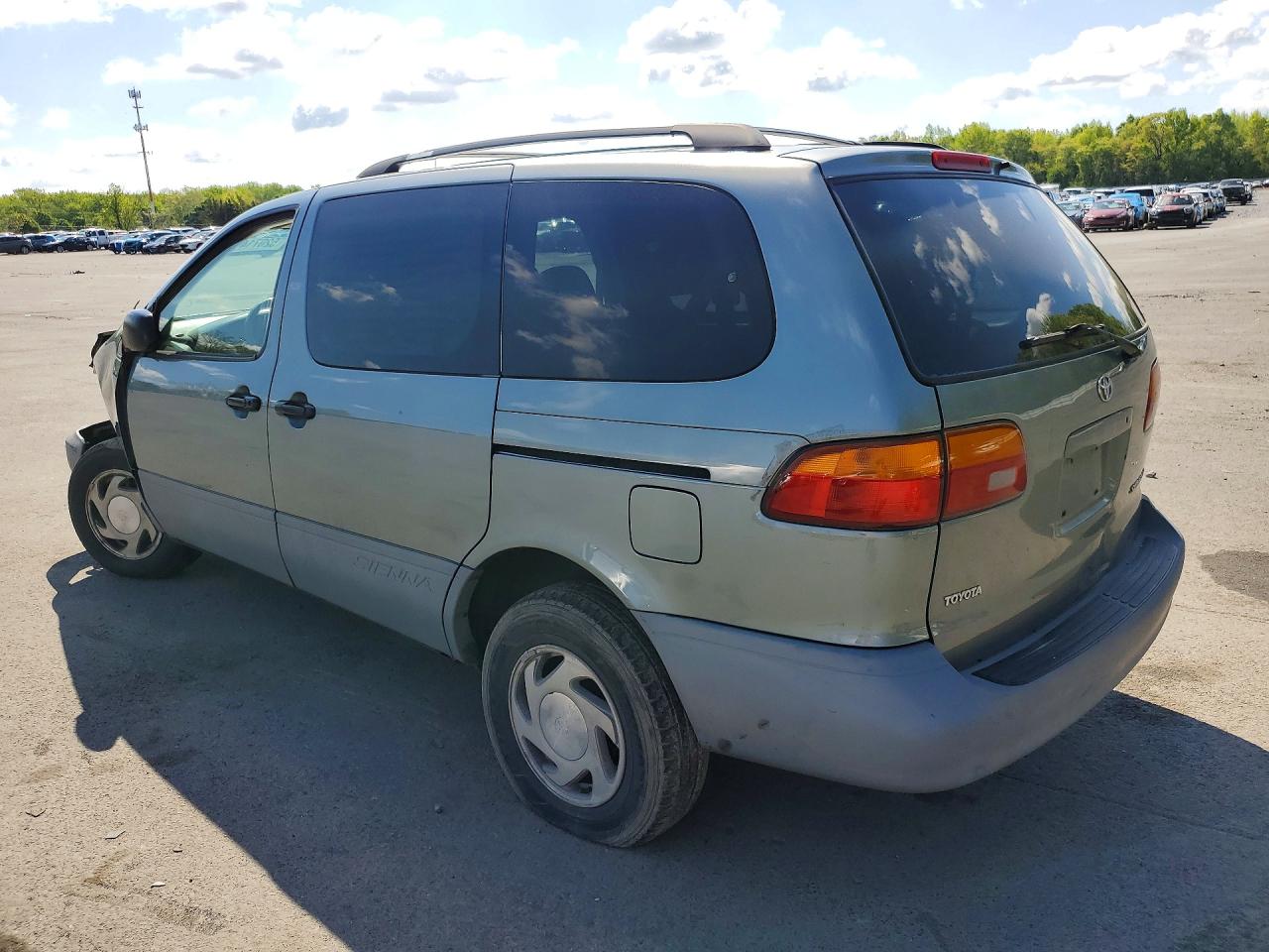 1999 TOYOTA SIENNA LE photo 3