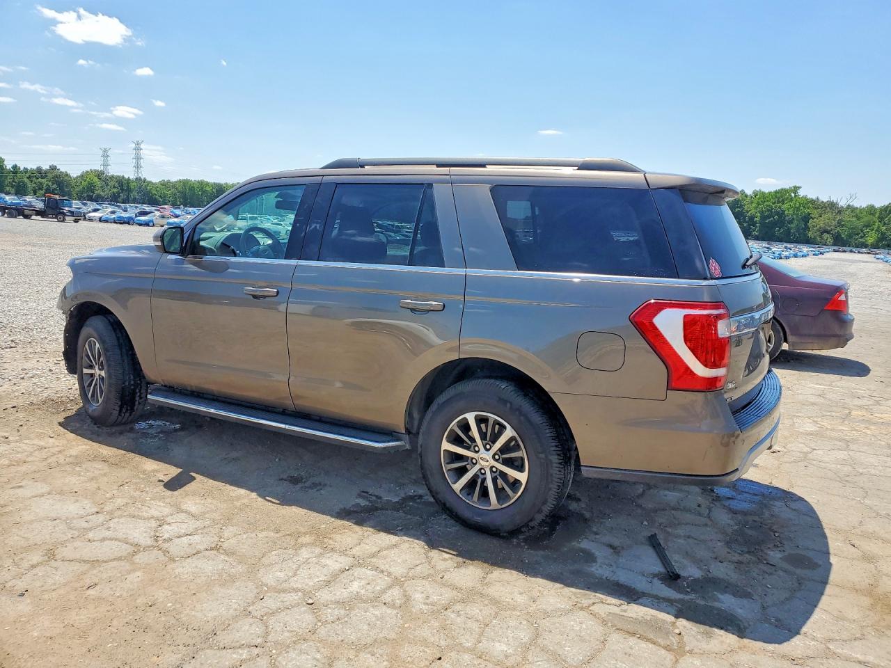 2018 FORD EXPEDITION XLT photo 4