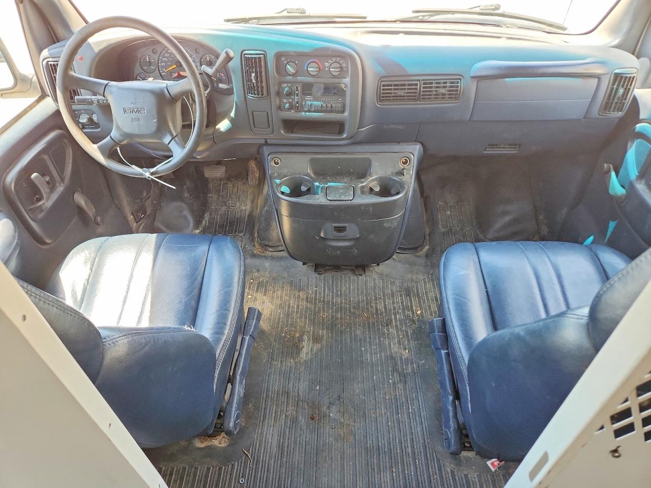 2000 GMC SAVANA G2500 photo 15