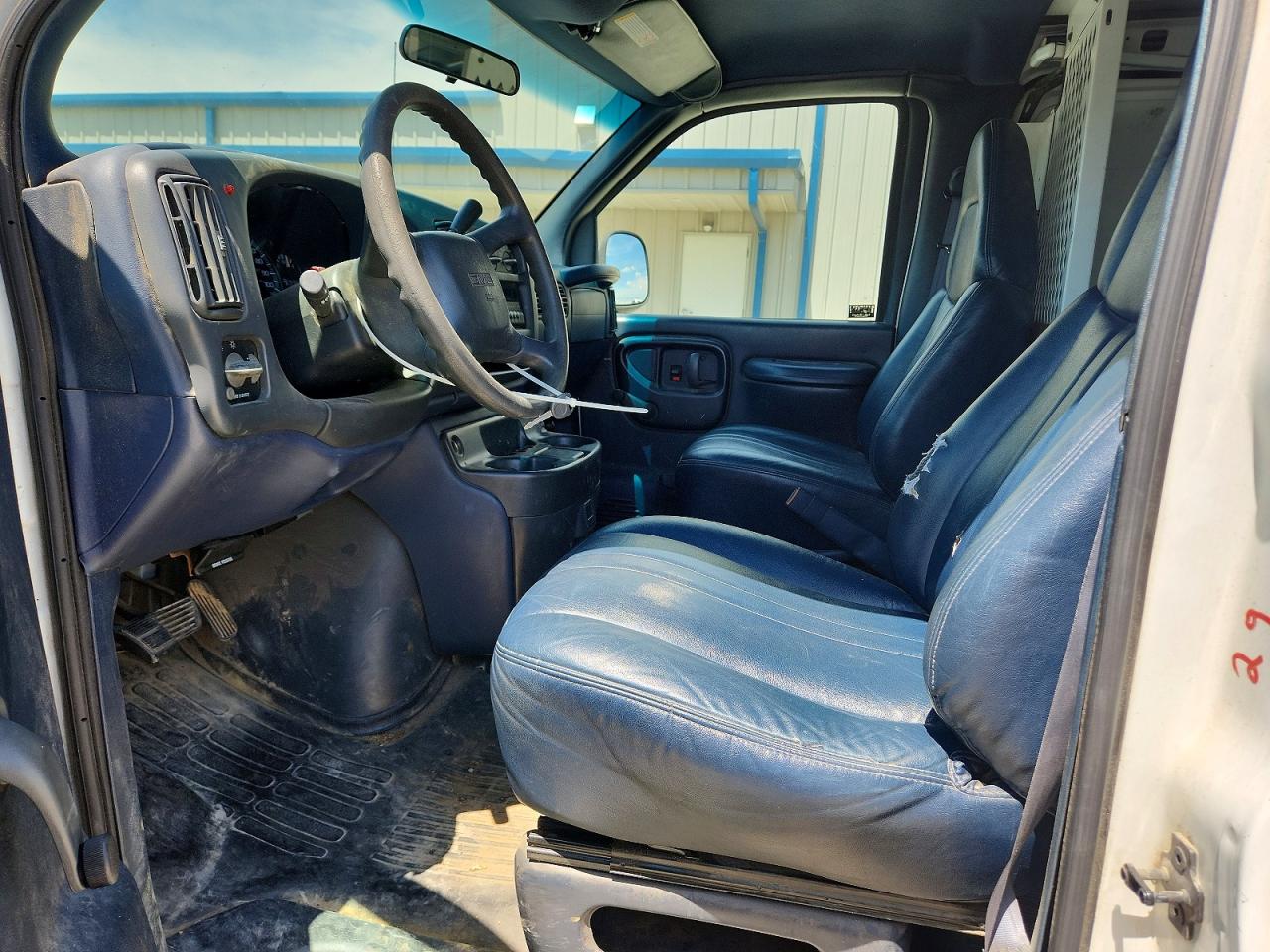 2000 GMC SAVANA G2500 photo 13