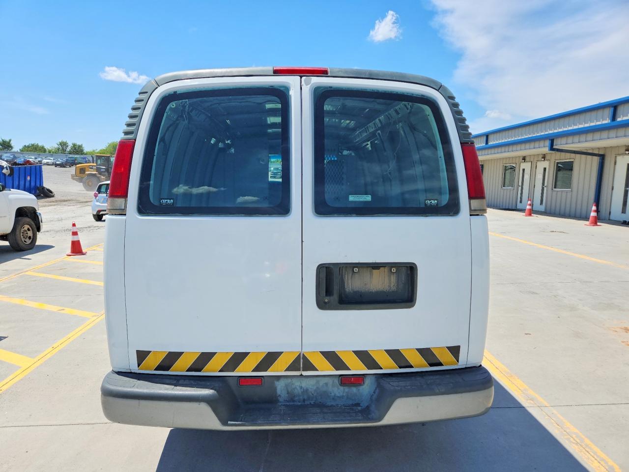 2000 GMC SAVANA G2500 photo 11