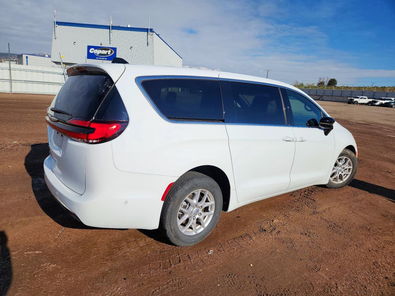 2025 CHRYSLER PACIFICA SELECT photo 5