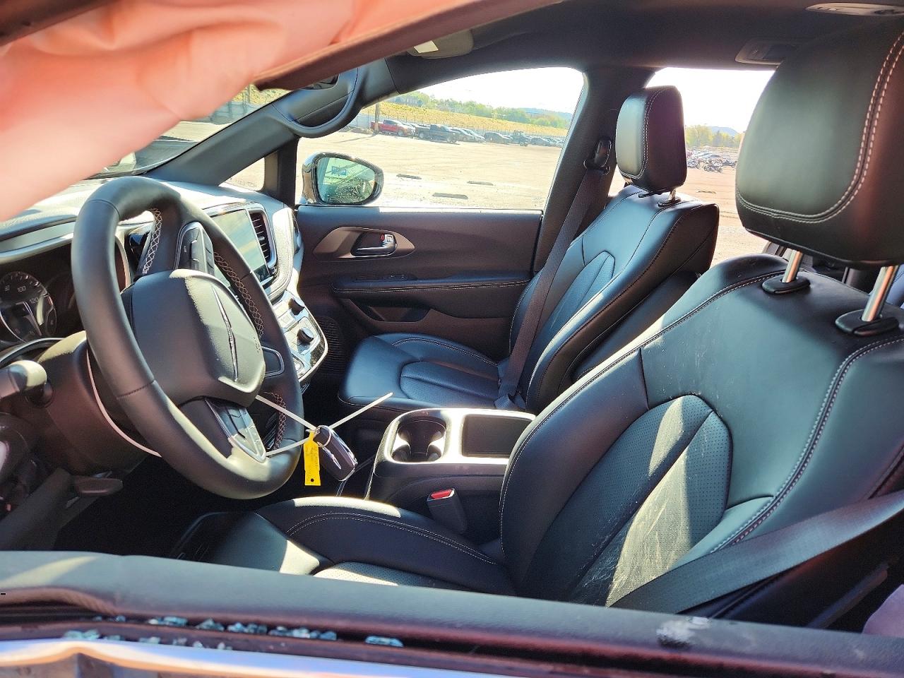 2025 CHRYSLER PACIFICA SELECT photo 13