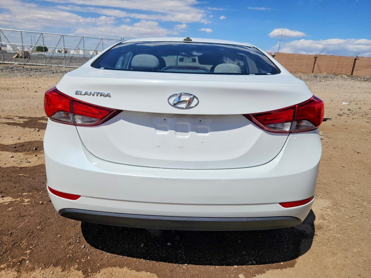 2016 HYUNDAI ELANTRA SE photo 11