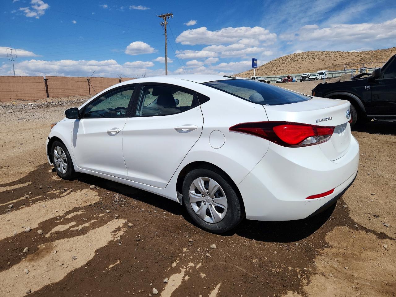 2016 HYUNDAI ELANTRA SE photo 3