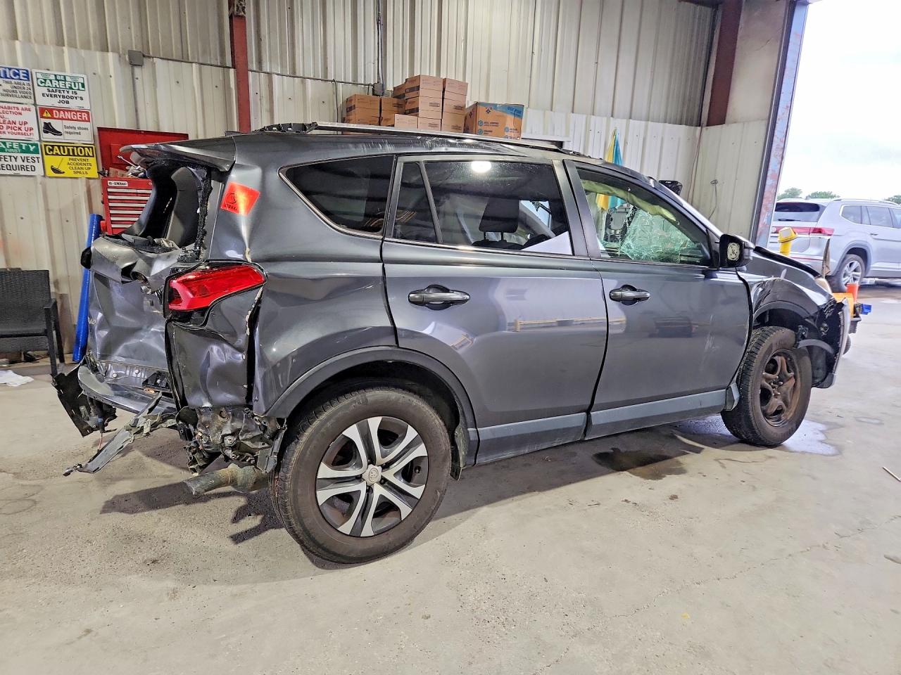 2016 TOYOTA RAV4 LE photo 5