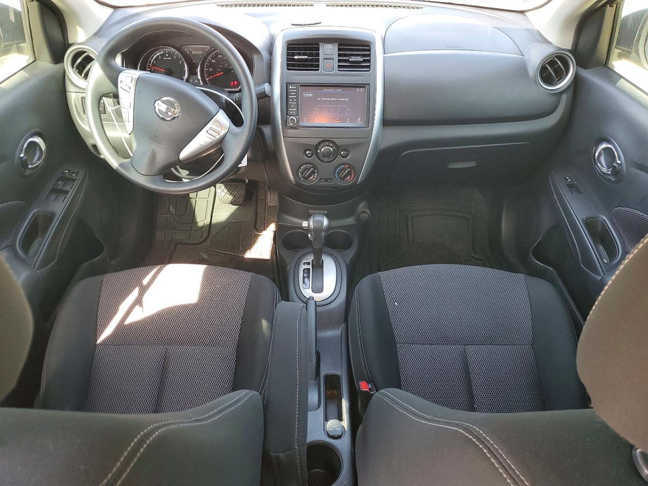 2019 NISSAN VERSA SV photo 15