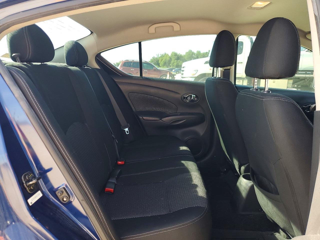 2019 NISSAN VERSA SV photo 19