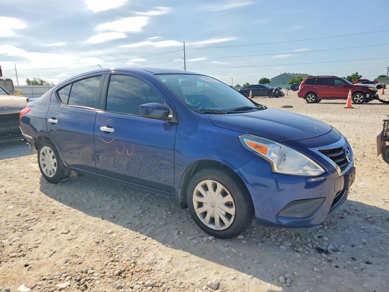 2019 NISSAN VERSA SV photo 7