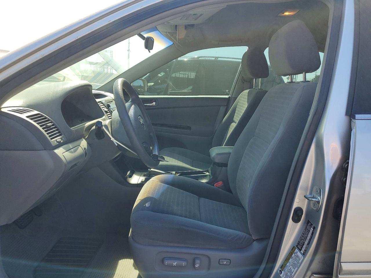 2005 TOYOTA CAMRY LE photo 13