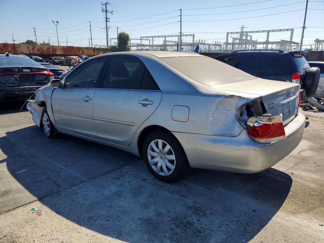 2005 TOYOTA CAMRY LE photo 3