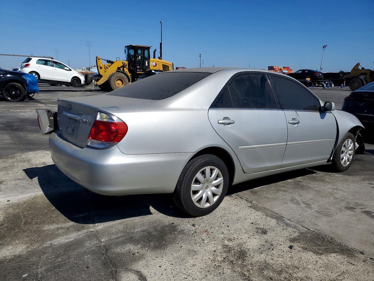 2005 TOYOTA CAMRY LE photo 5
