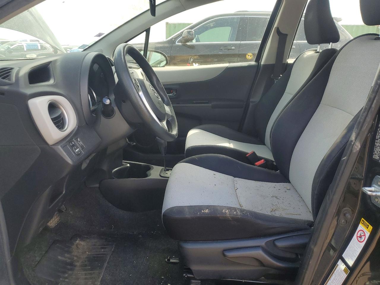 2013 TOYOTA YARIS 5-DOOR LE photo 19
