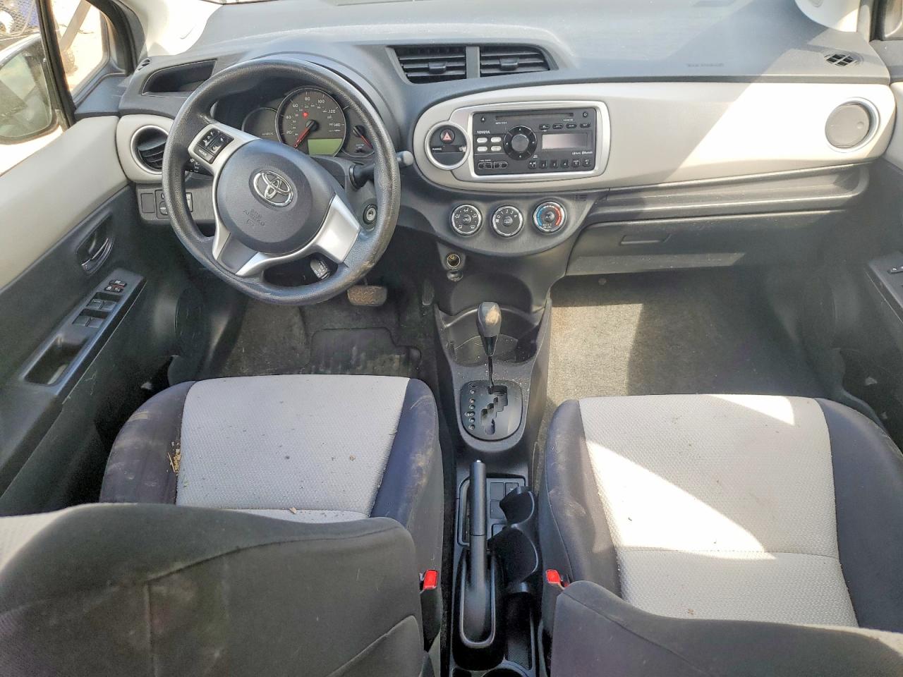 2013 TOYOTA YARIS 5-DOOR LE photo 22