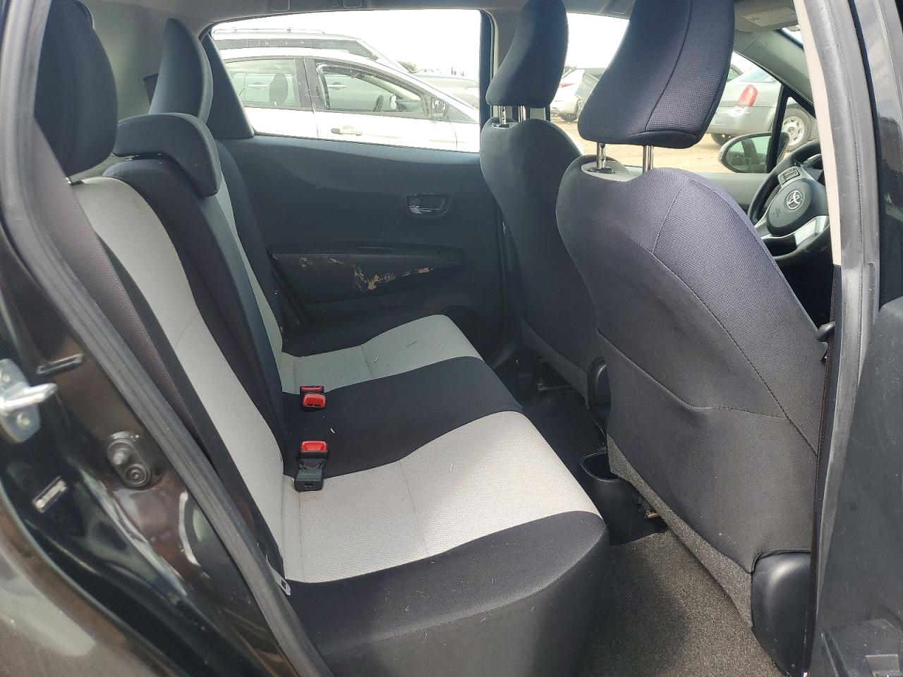 2013 TOYOTA YARIS 5-DOOR LE photo 28