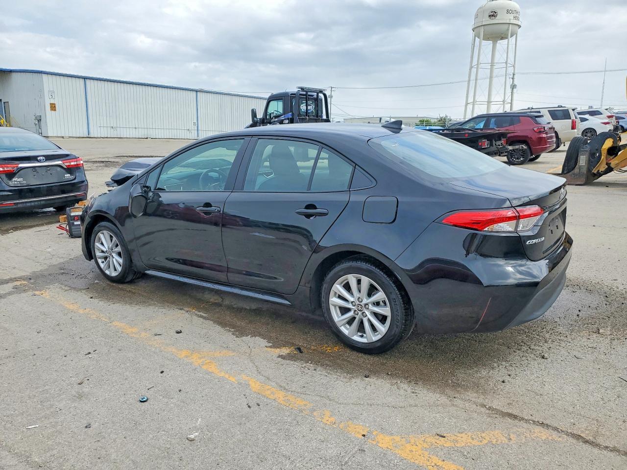 2025 TOYOTA COROLLA LE photo 4