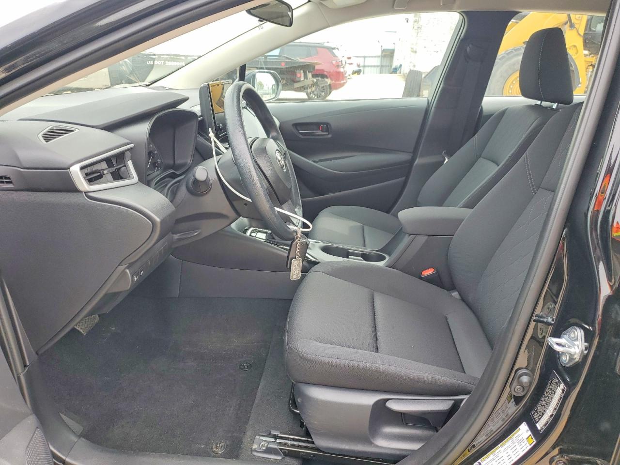 2025 TOYOTA COROLLA LE photo 19