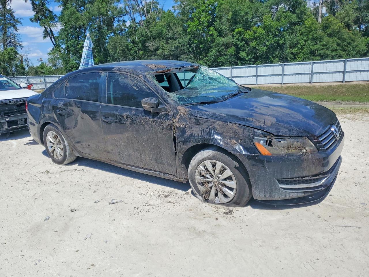 2015 VOLKSWAGEN PASSAT S photo 4