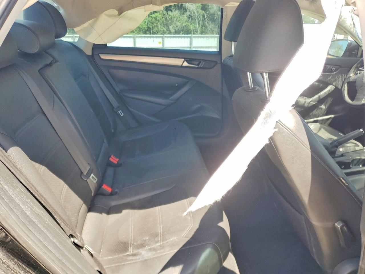 2015 VOLKSWAGEN PASSAT S photo 10