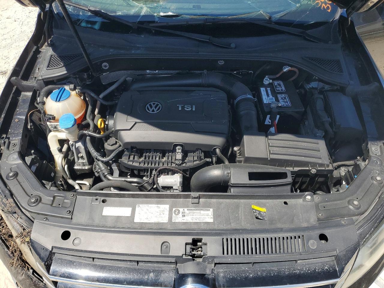 2015 VOLKSWAGEN PASSAT S photo 11