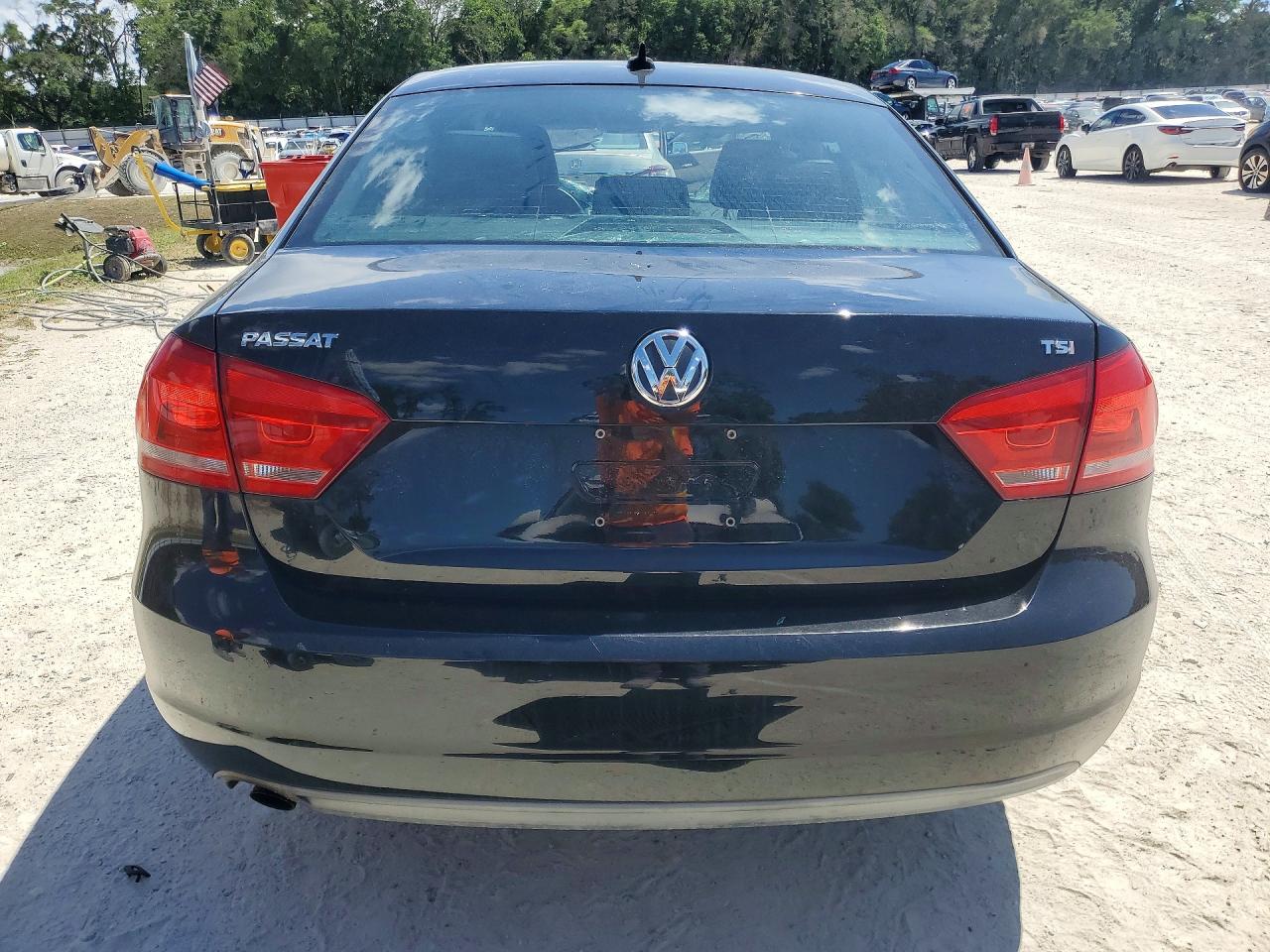 2015 VOLKSWAGEN PASSAT S photo 6