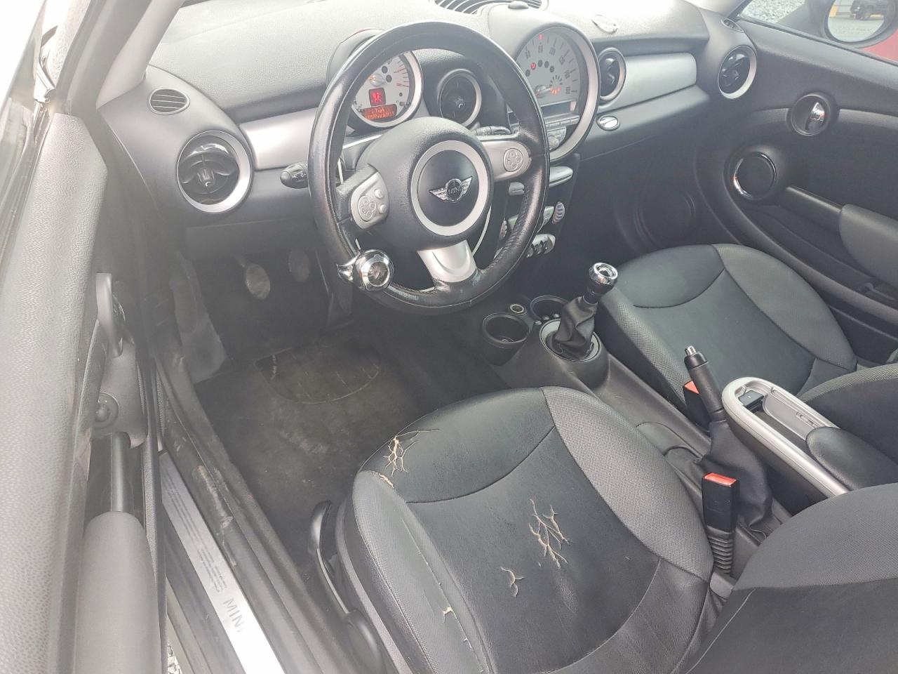 2010 MINI COOPER photo 15
