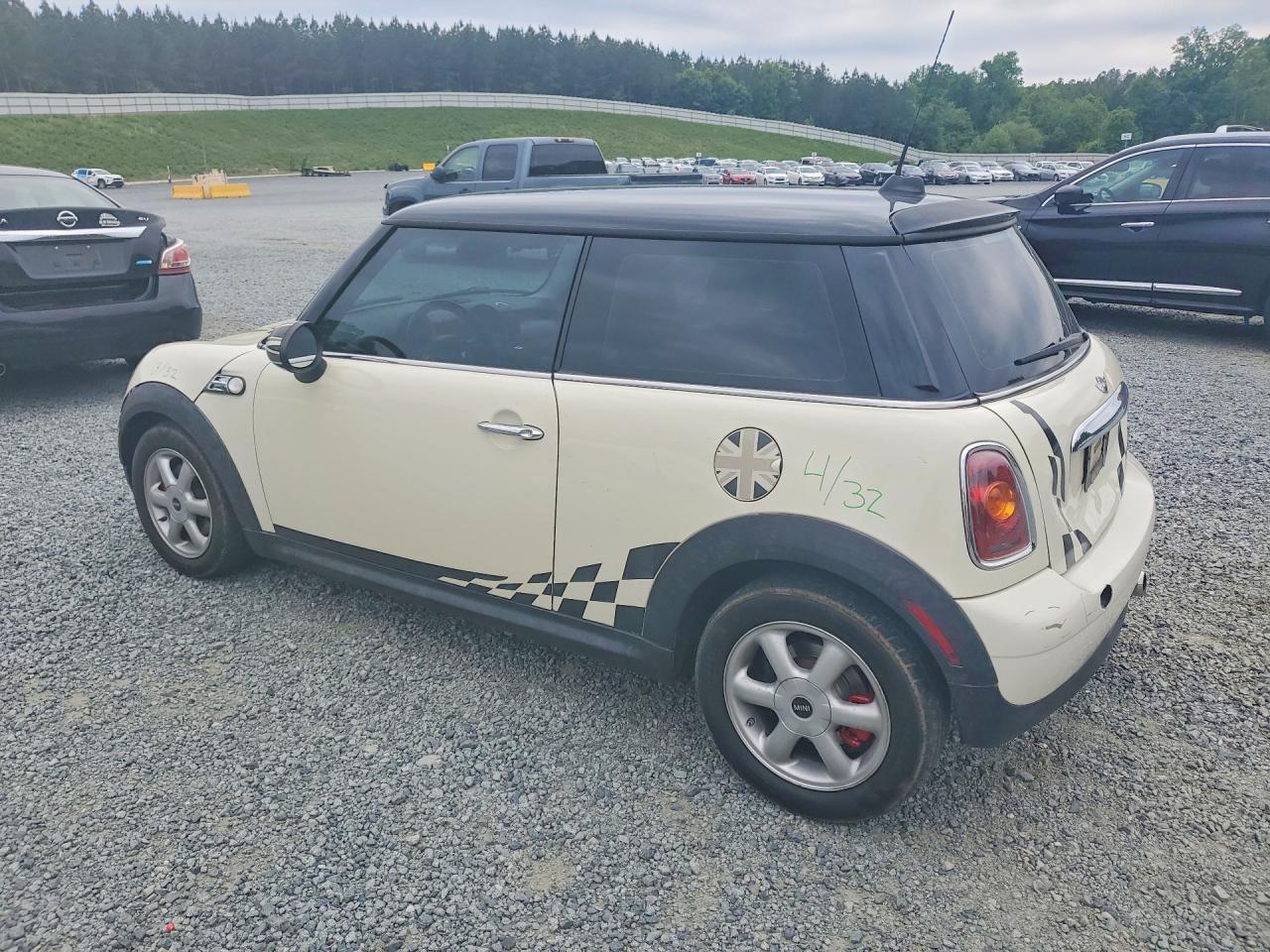 2010 MINI COOPER photo 3