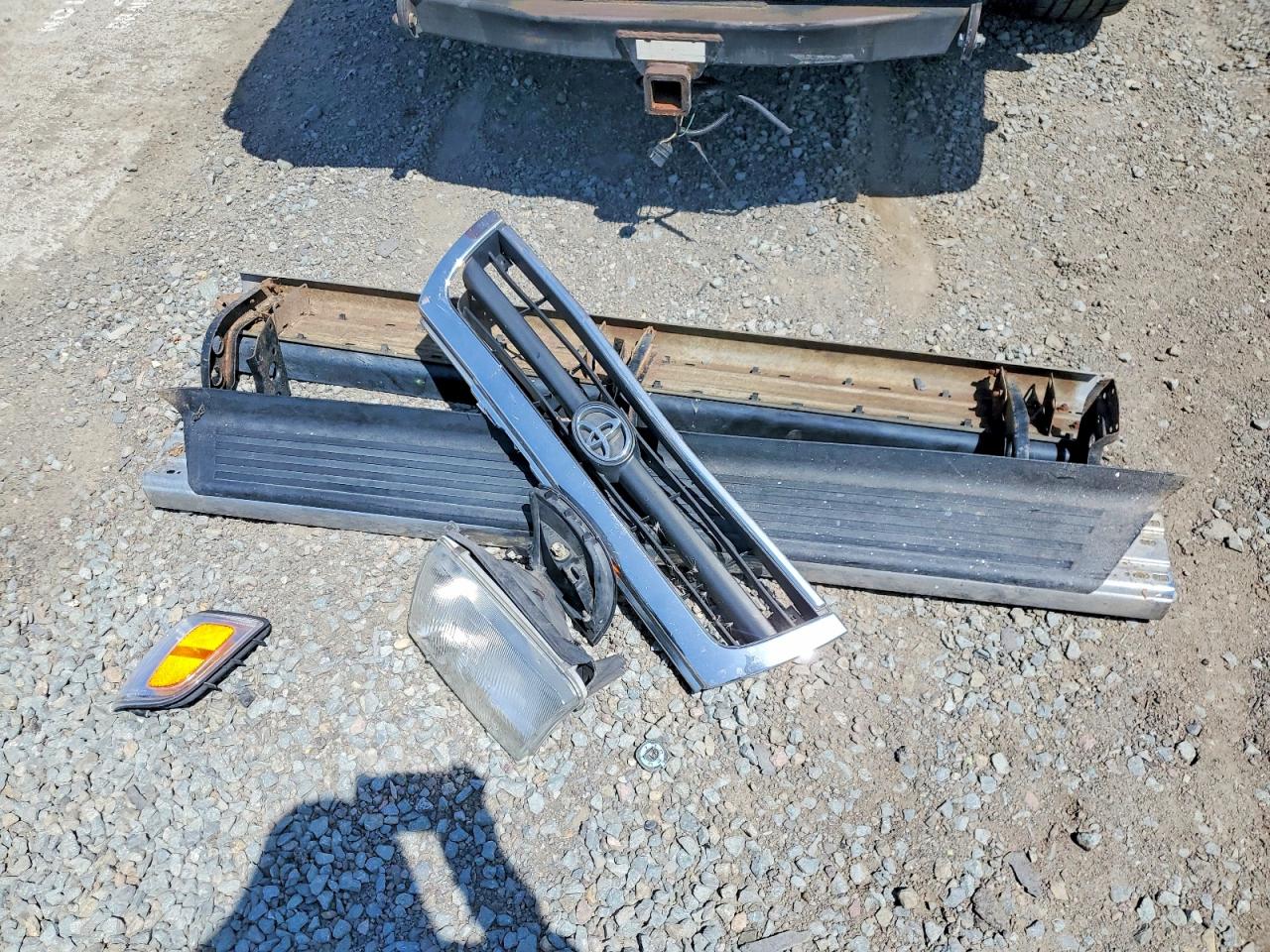 1996 TOYOTA 4RUNNER SR5 photo 25