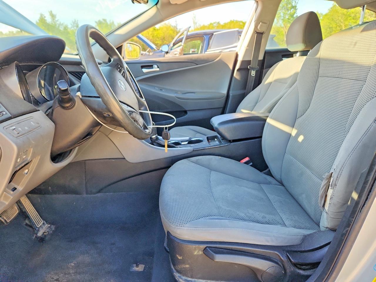 2013 HYUNDAI SONATA GLS photo 13