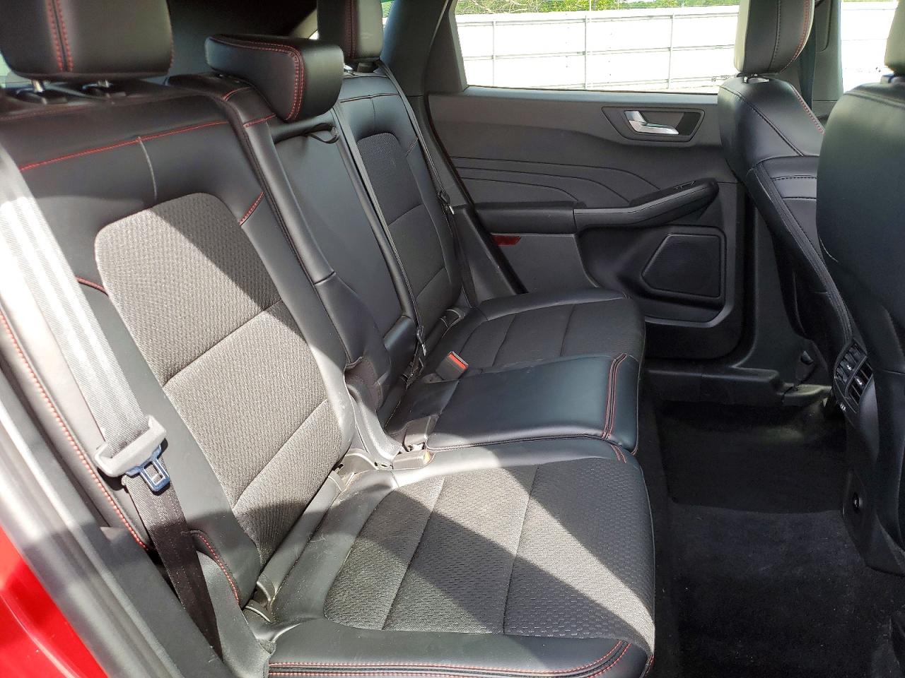 2025 FORD ESCAPE ST LINE photo 31