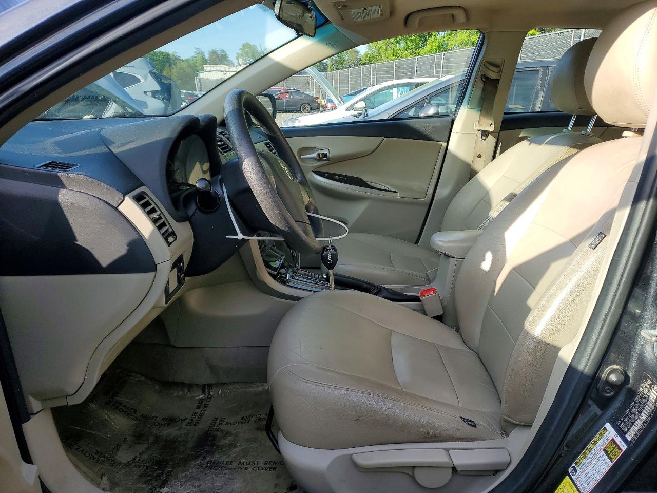 2011 TOYOTA COROLLA photo 19