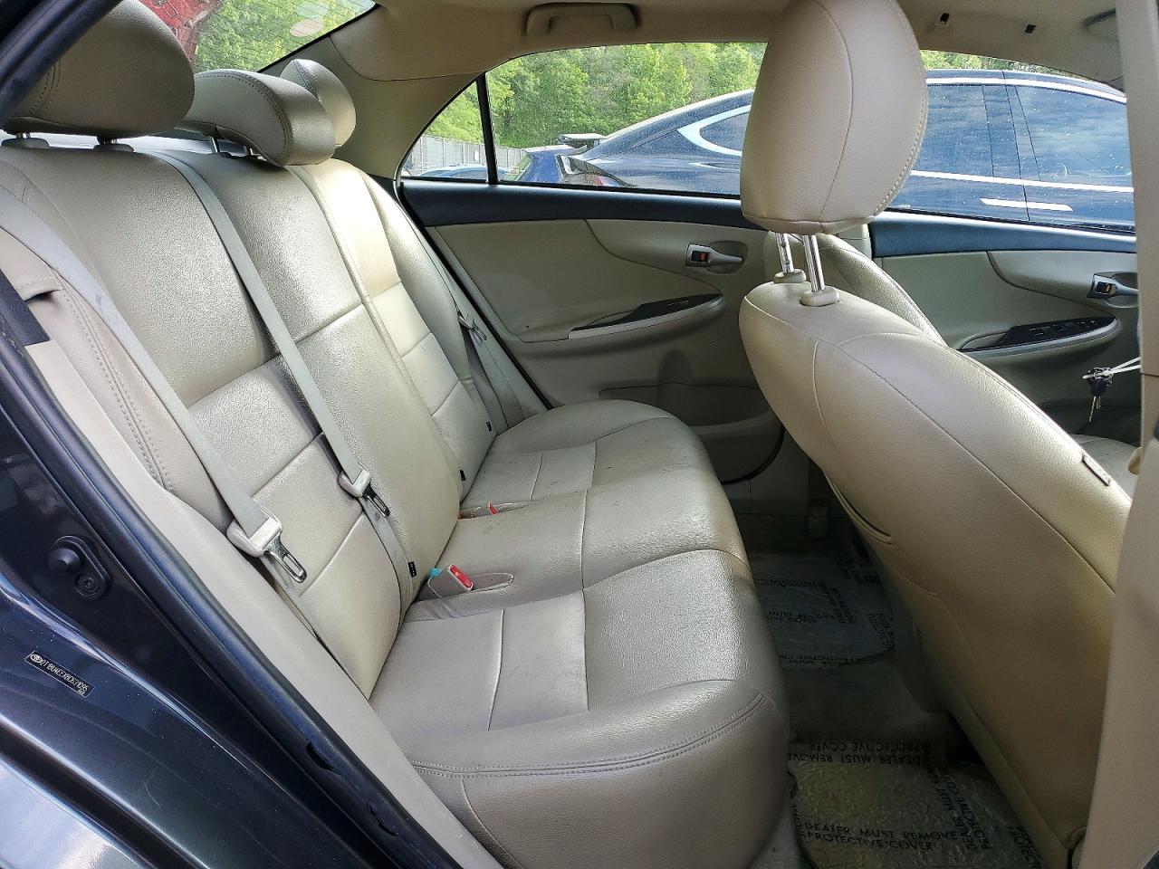 2011 TOYOTA COROLLA photo 28