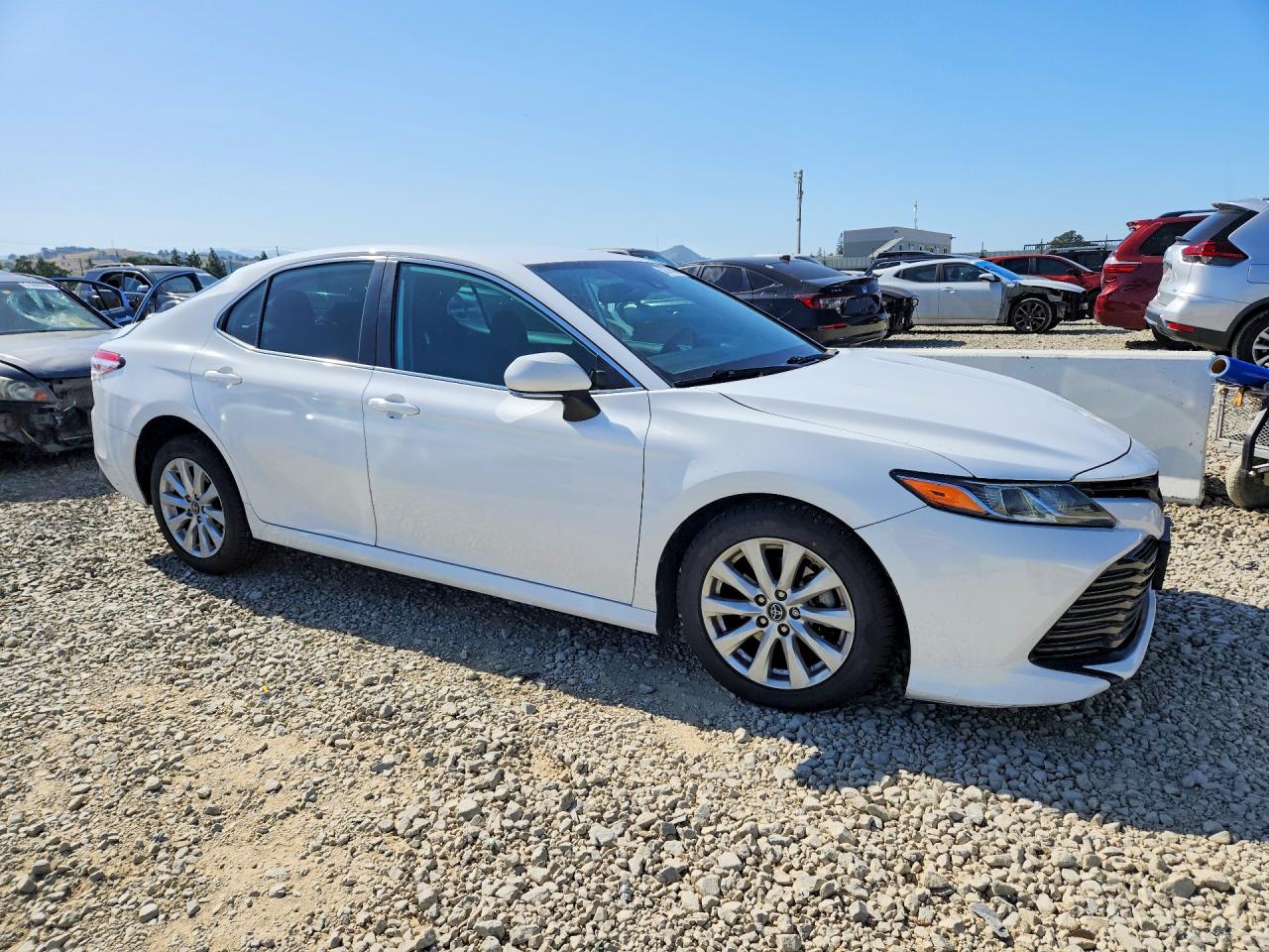 2019 TOYOTA CAMRY LE photo 7