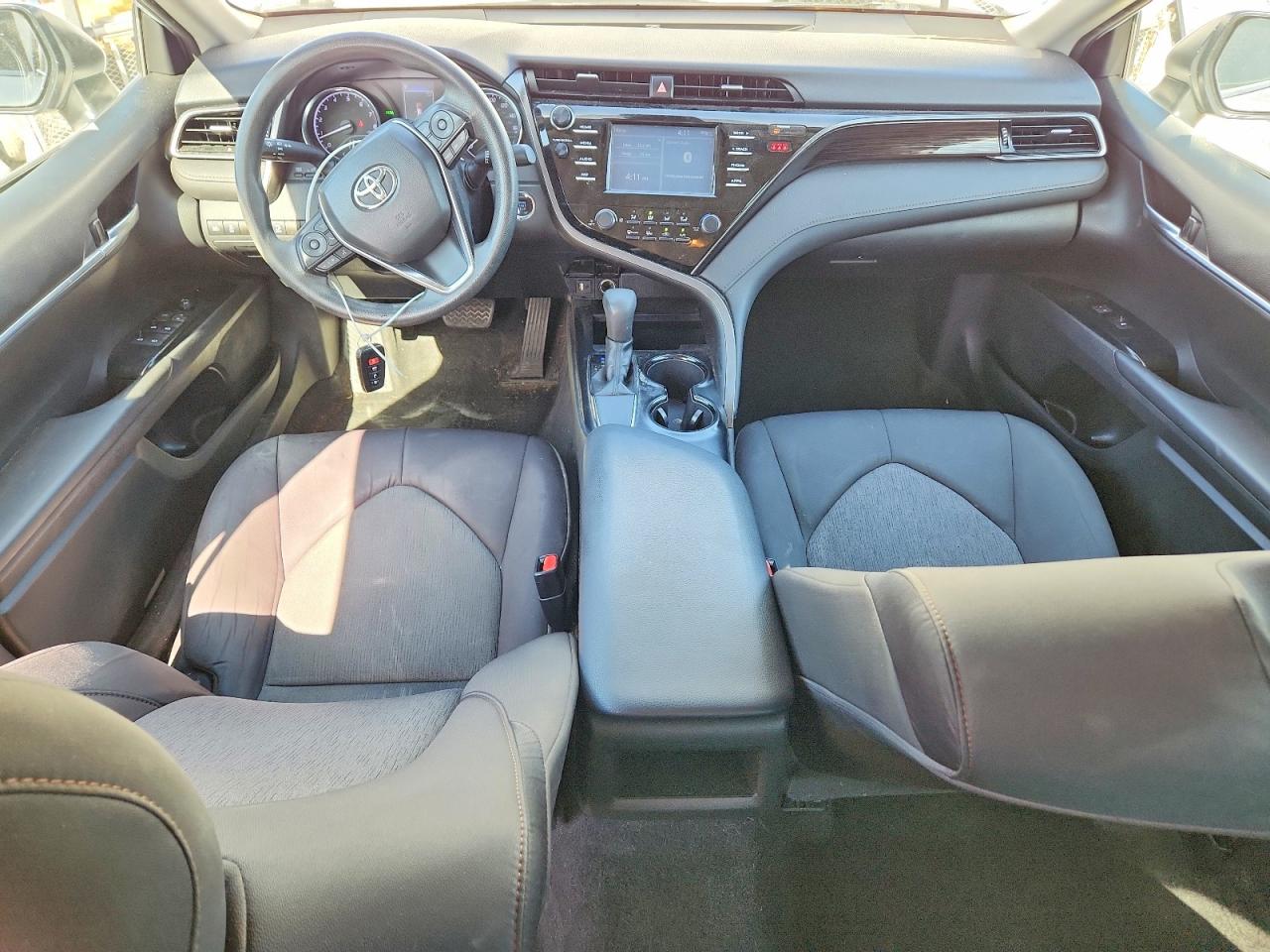 2019 TOYOTA CAMRY LE photo 15