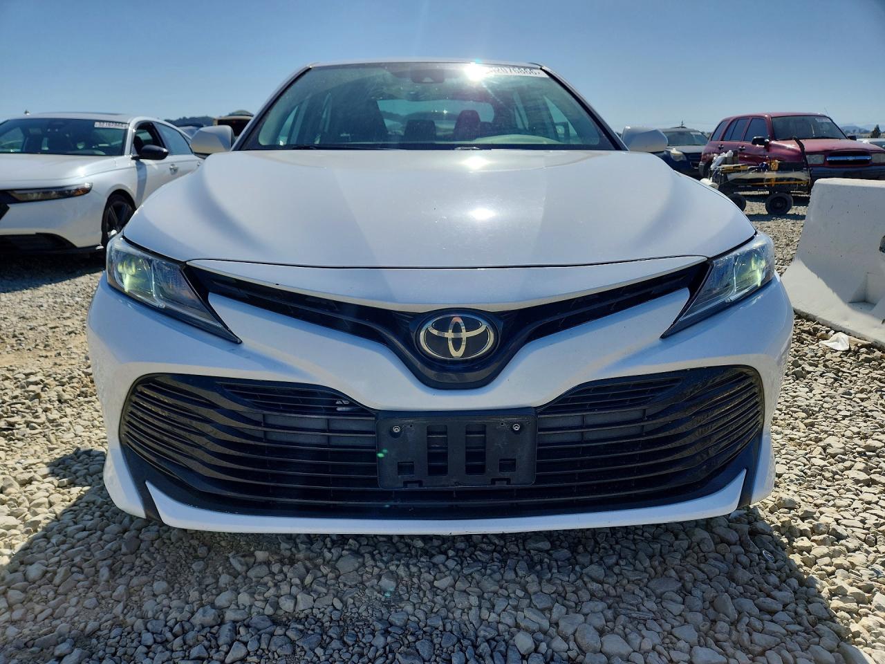 2019 TOYOTA CAMRY LE photo 9