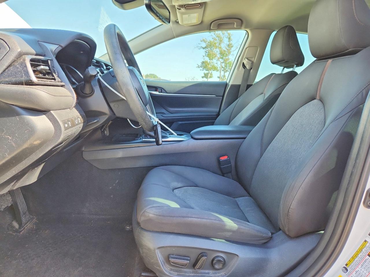 2019 TOYOTA CAMRY LE photo 13