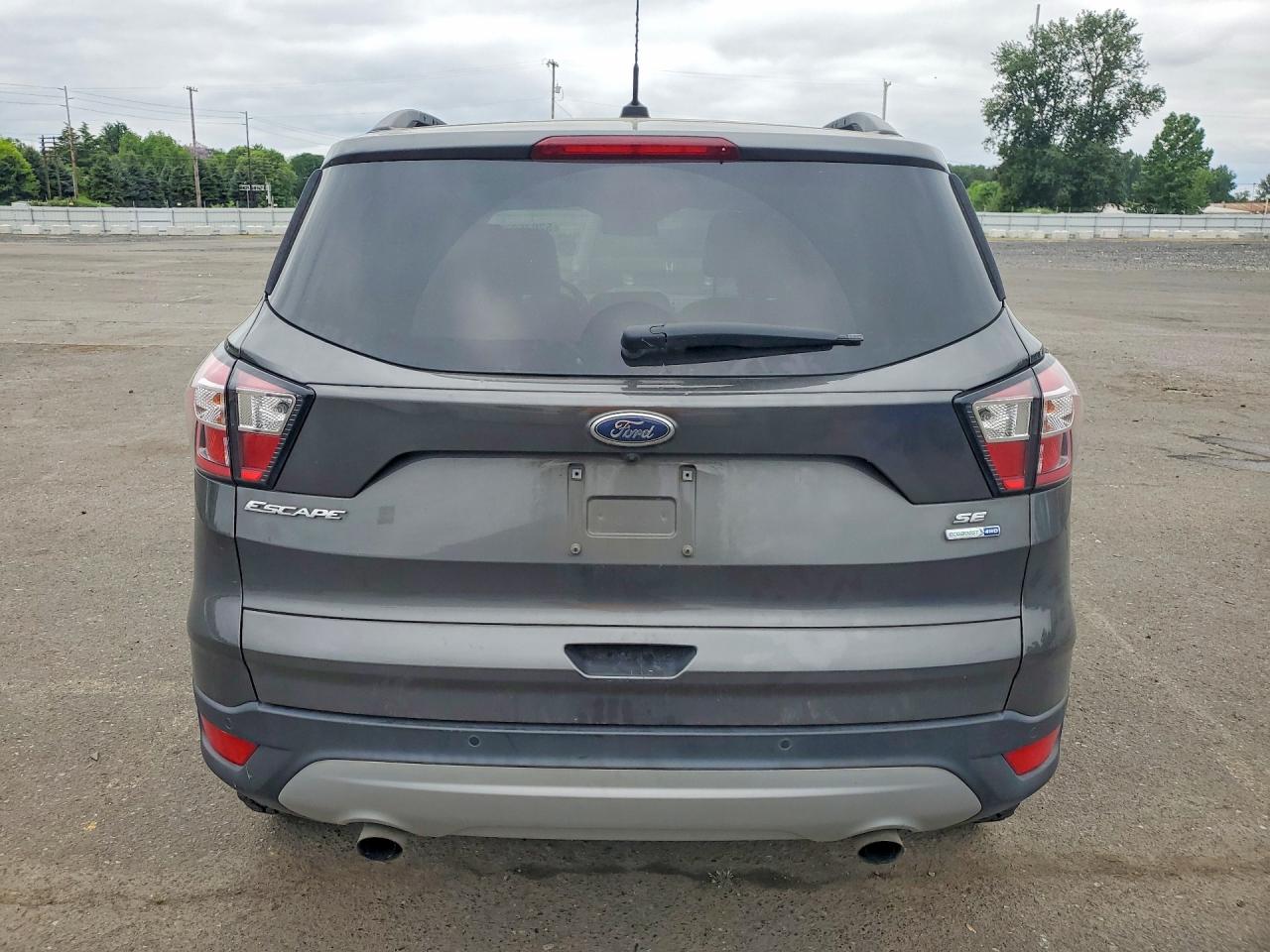 2017 FORD ESCAPE SE photo 16