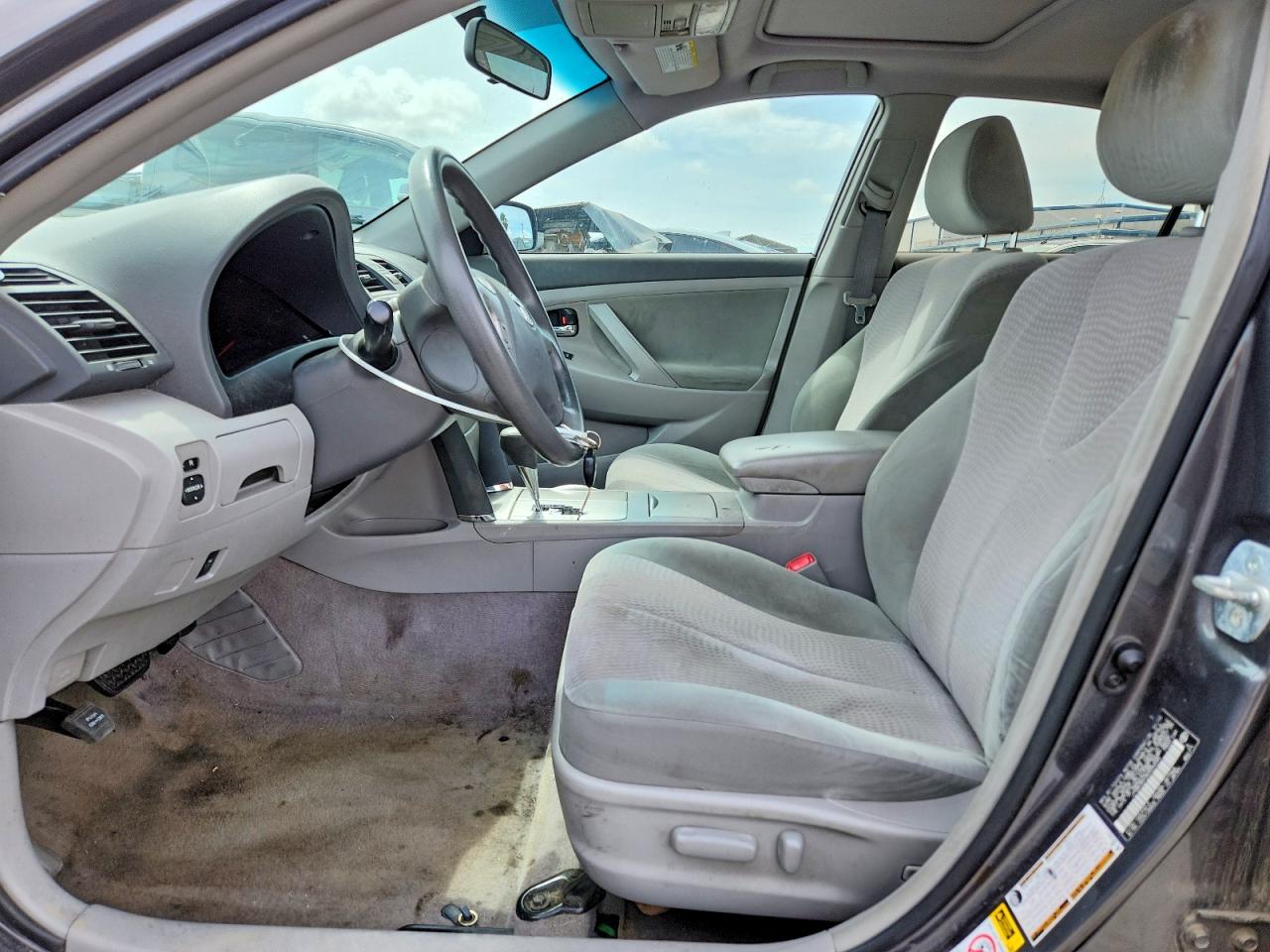 2011 TOYOTA CAMRY LE V6 photo 19