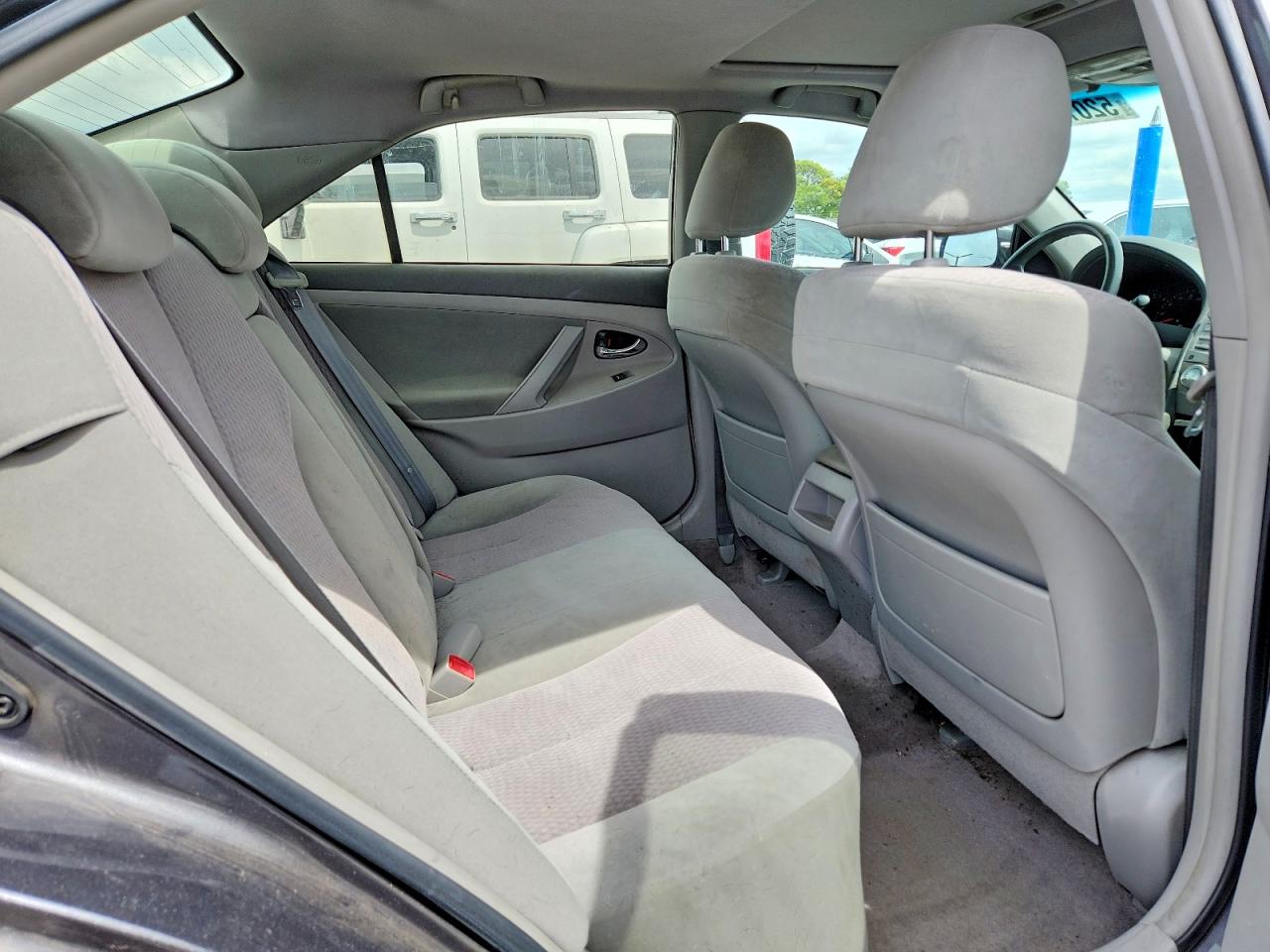 2011 TOYOTA CAMRY LE V6 photo 28