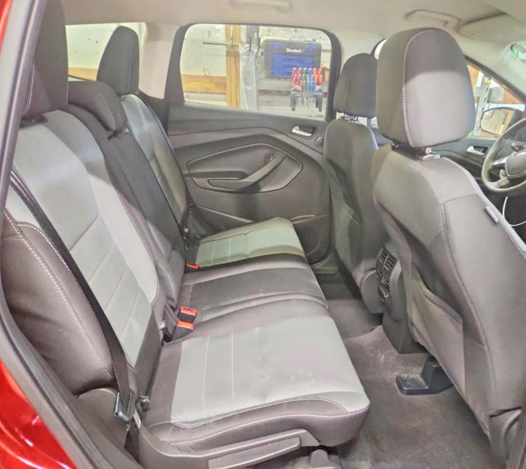 2016 FORD ESCAPE SE photo 21