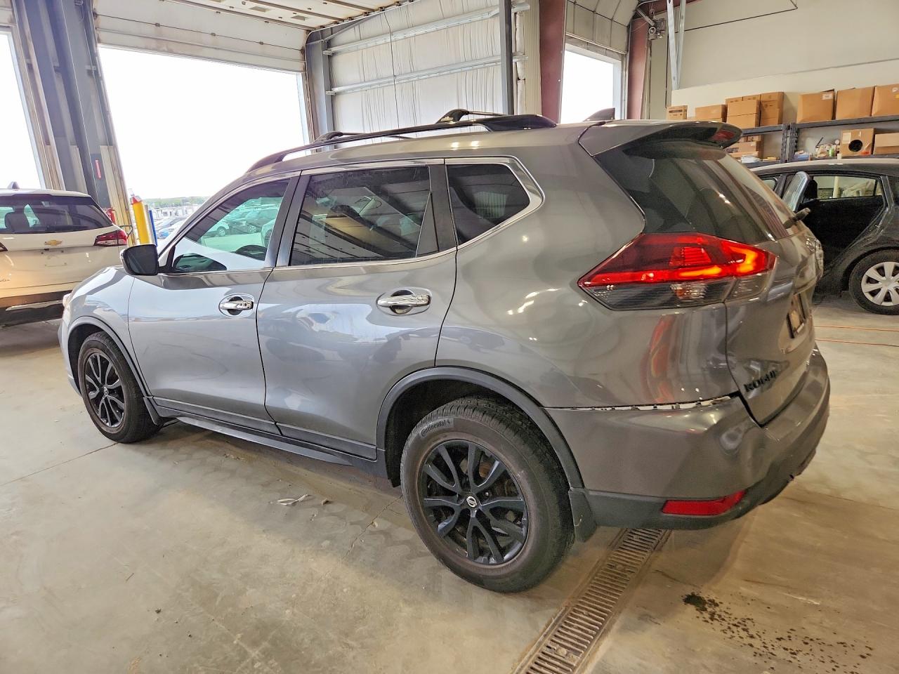 2018 NISSAN ROGUE SV photo 2