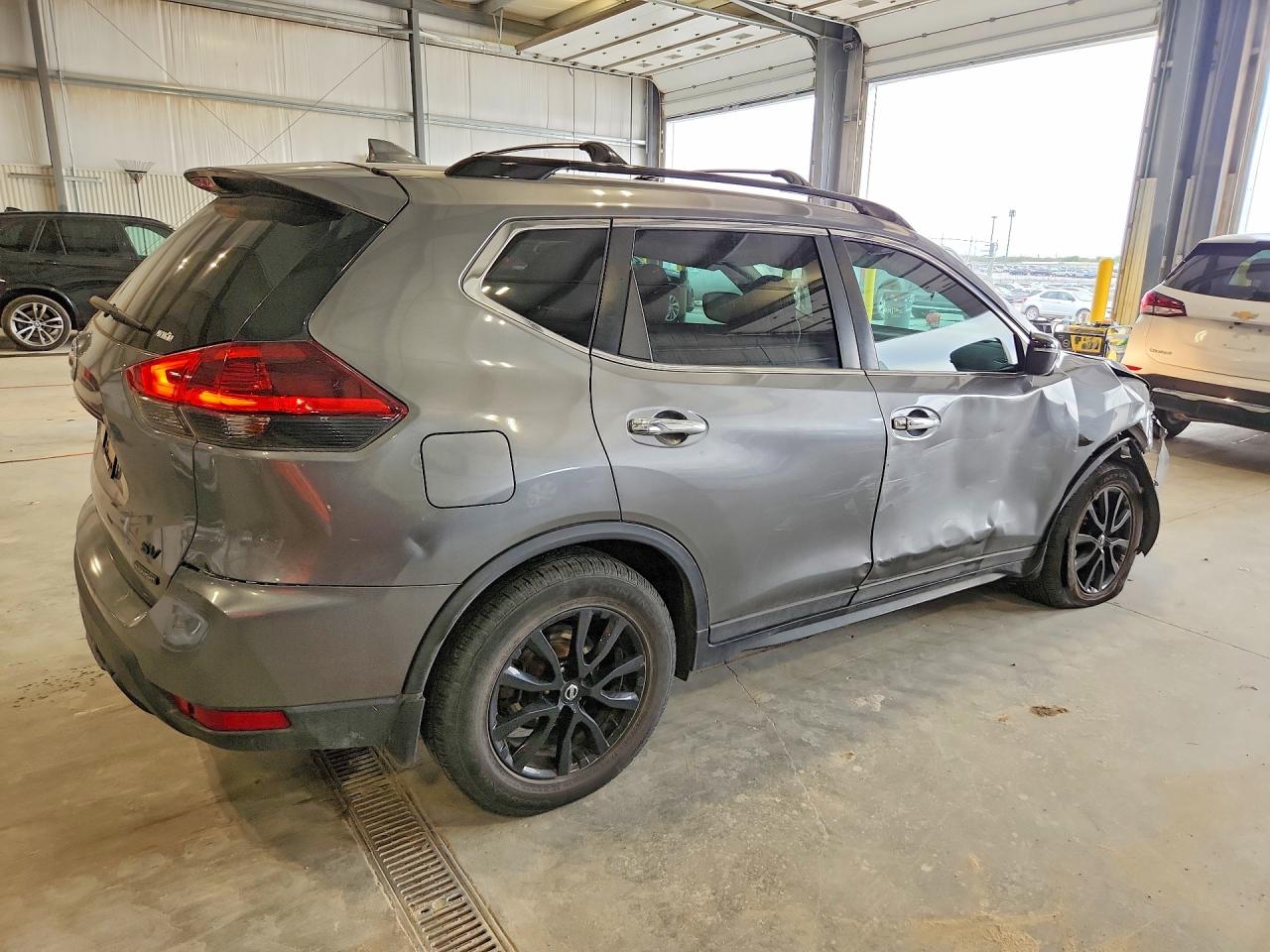 2018 NISSAN ROGUE SV photo 3