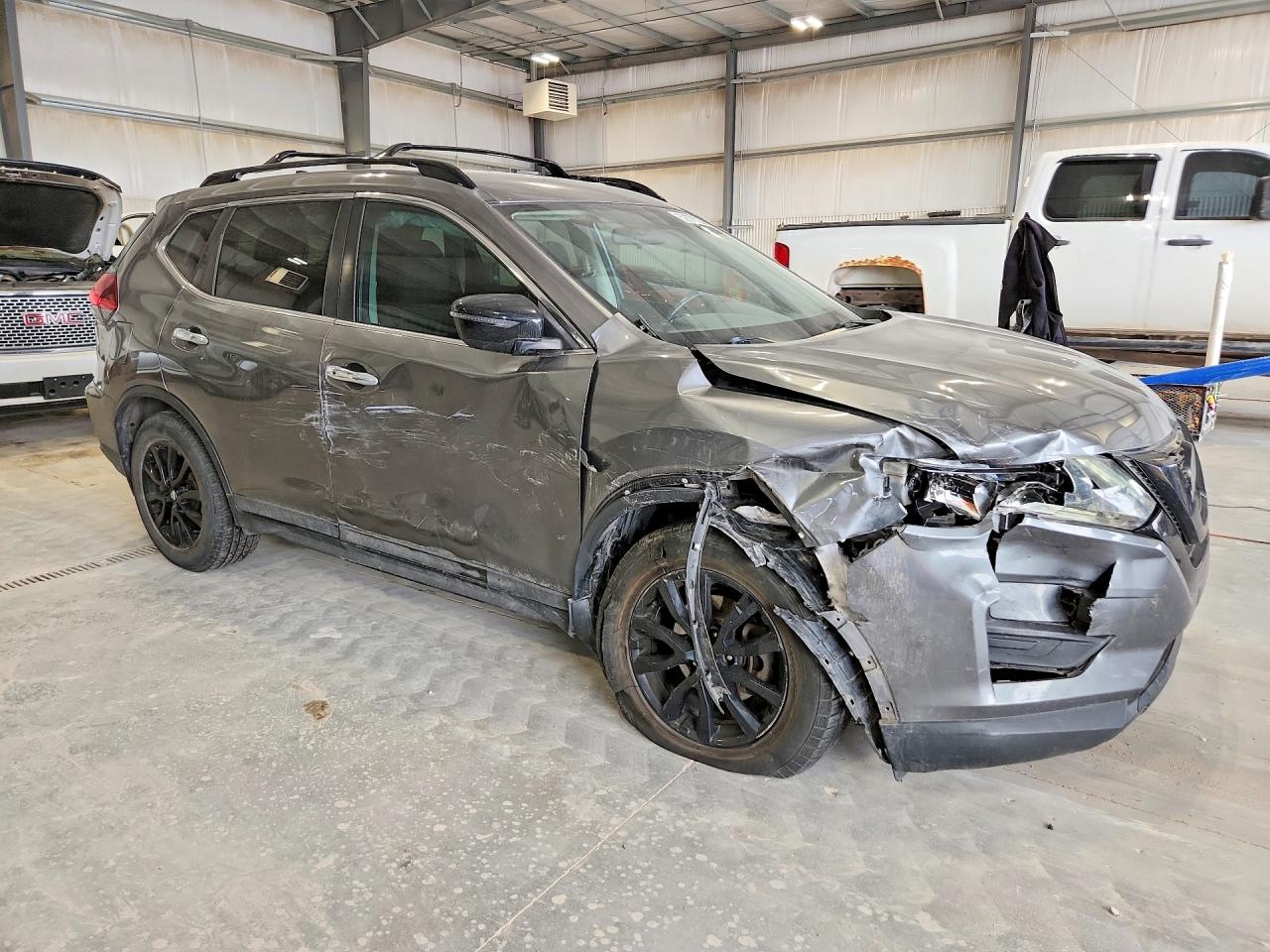 2018 NISSAN ROGUE SV photo 4