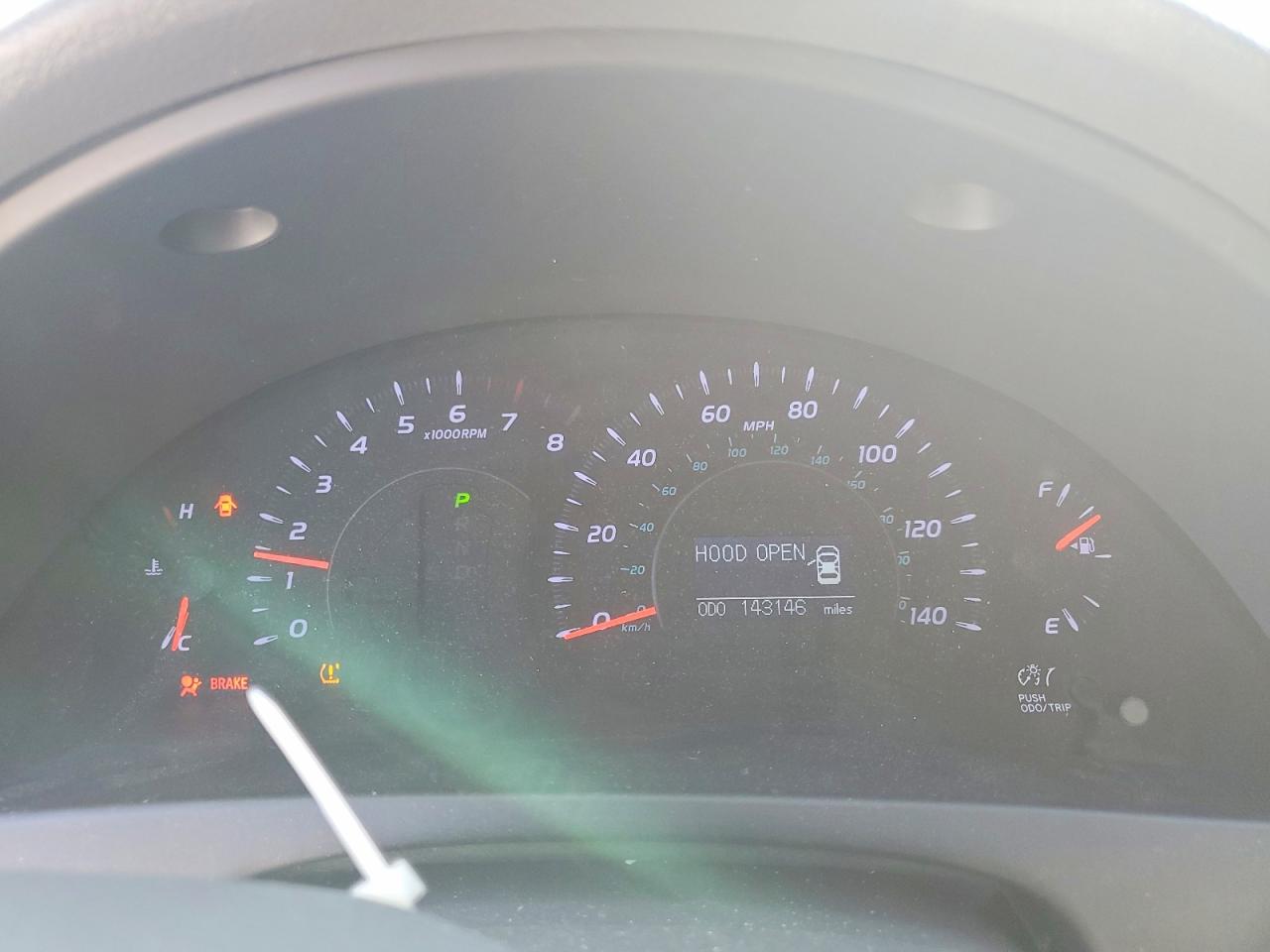 2011 TOYOTA CAMRY XLE photo 9
