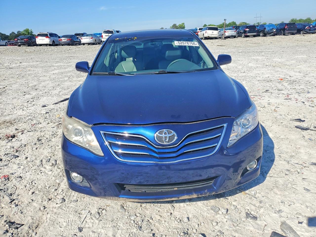 2011 TOYOTA CAMRY XLE photo 5