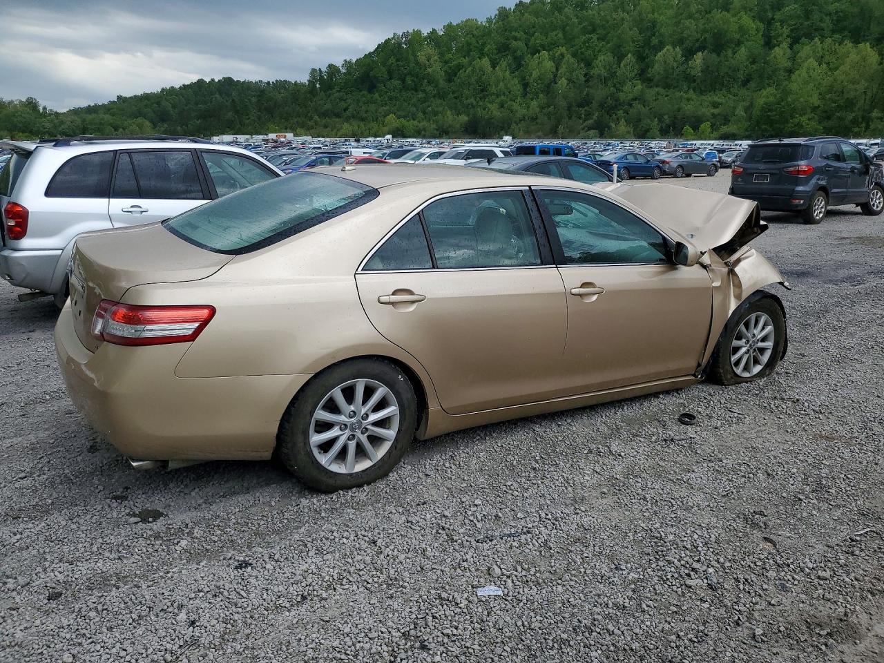 2010 TOYOTA CAMRY XLE photo 7