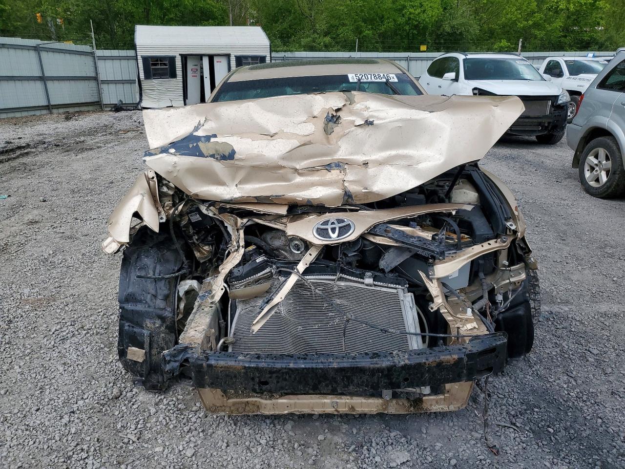 2010 TOYOTA CAMRY XLE photo 13