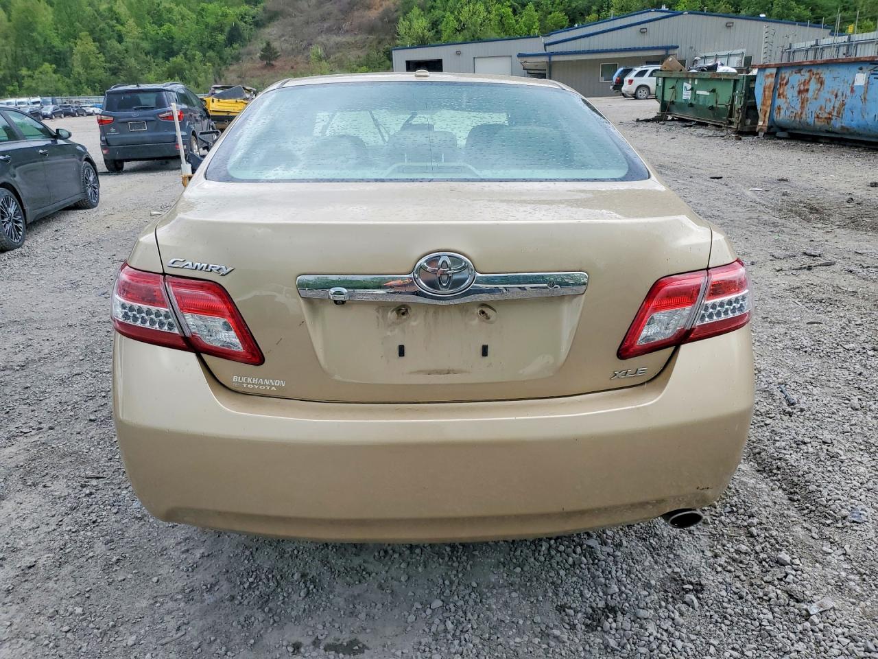 2010 TOYOTA CAMRY XLE photo 16