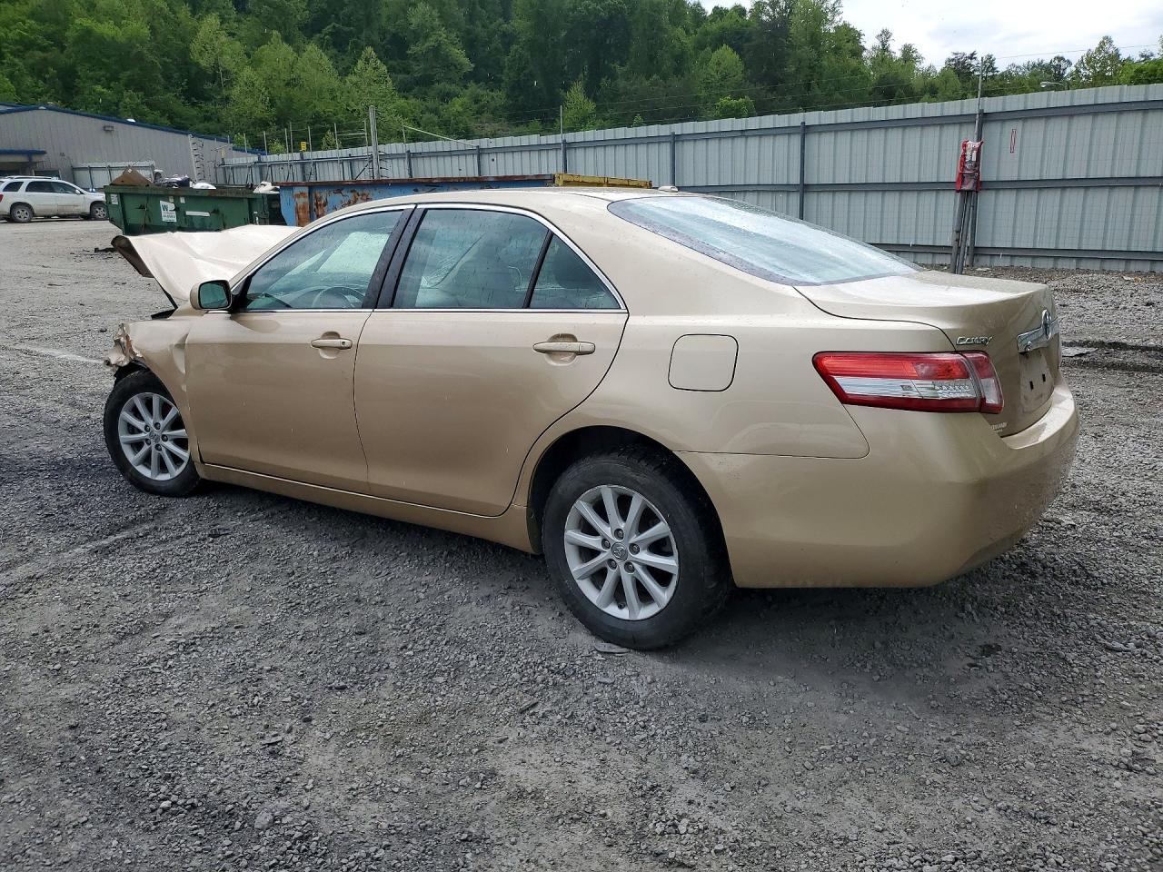 2010 TOYOTA CAMRY XLE photo 4
