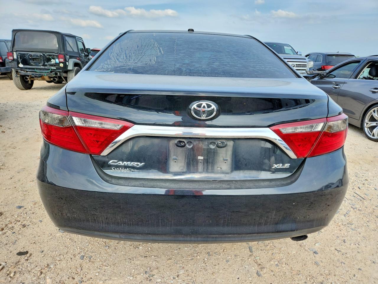 2015 TOYOTA CAMRY XLE photo 6
